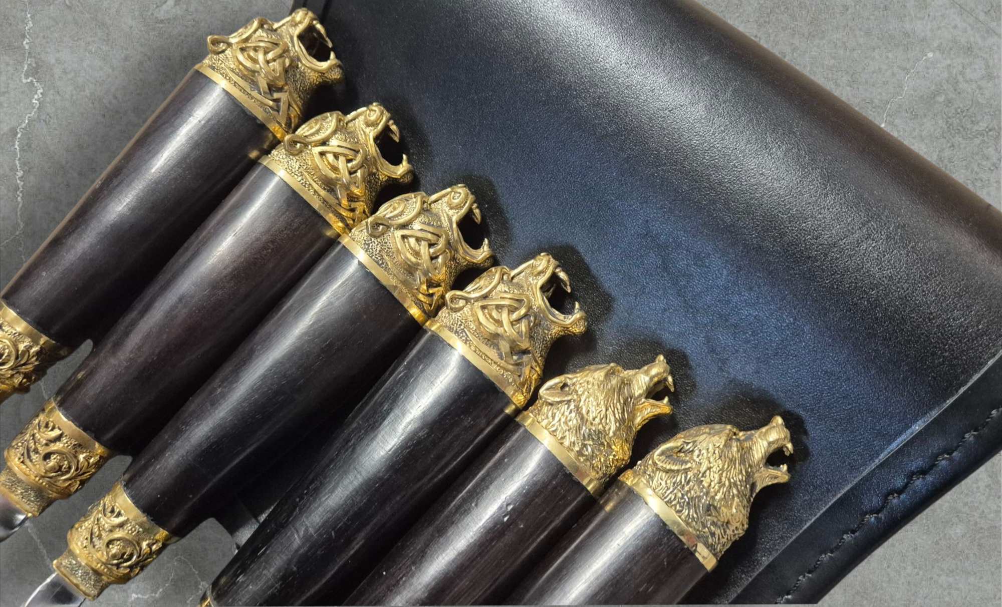 Premium Schaschlikset mit Messer und Axt.